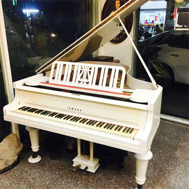 YAMAHA 古典 BABY GRAND