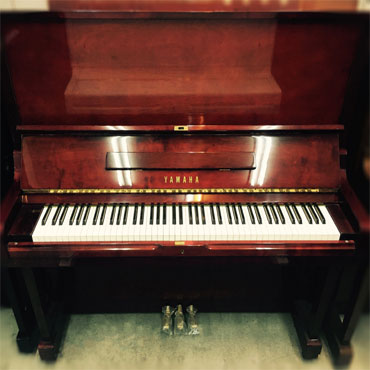 YAMAHA U3