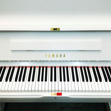 YAMAHA U1